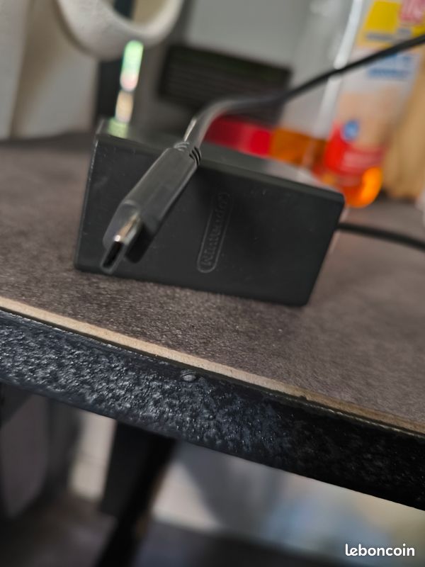 Vend Nintendo Switch avec socle (image 4)