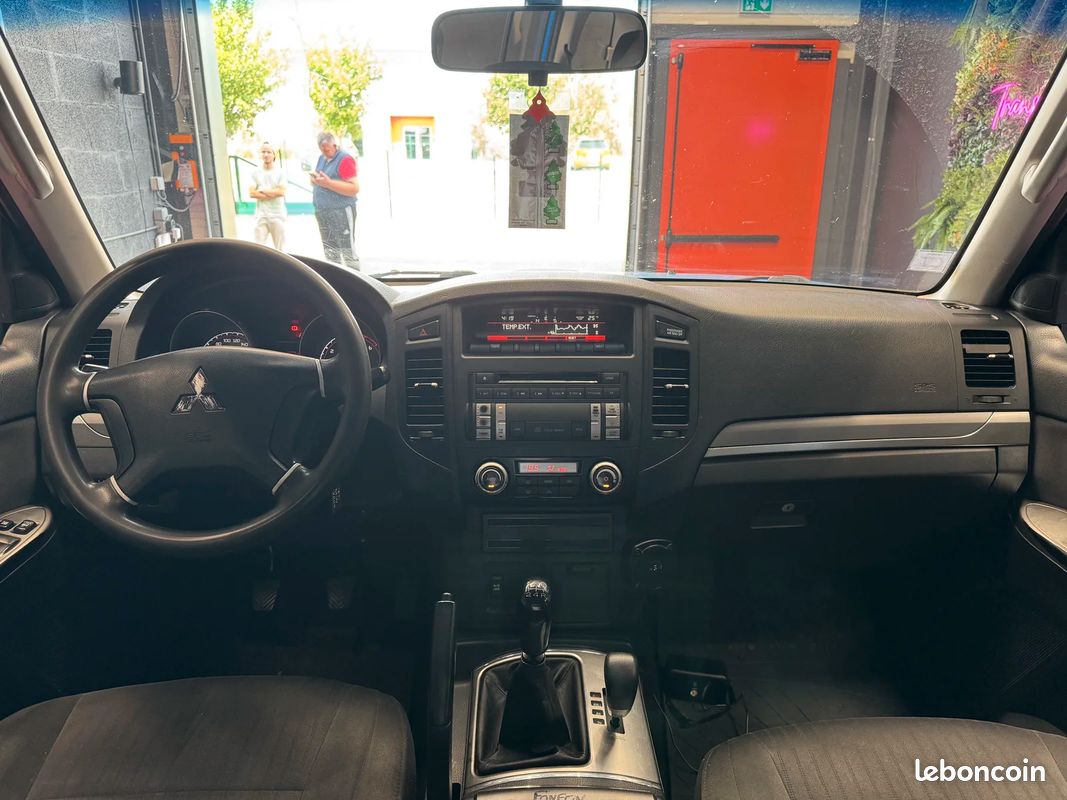 Mitsubishi PAJERO 3.2 DID 200ch (image 12)