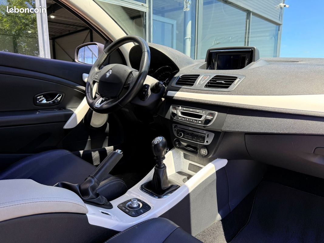 Renault Mégane COUPE 1.6 DCI 130 ENERGY INTENS Monaco GP (image 14)