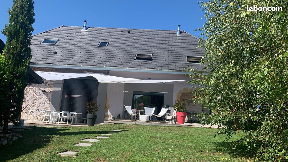 Maison 10 pièces 300 m² · à Thusy · 300 m² · 899 000 €