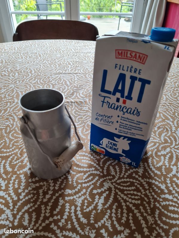 Vintage - Adorable pot à lait de poupée (image 1)
