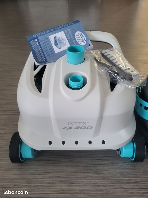 Robot piscine Les robots avec brosses rotatives offrent un nettoyage plus optimal car ils décrassent le fond et aspirent tous les résidus (image 1)