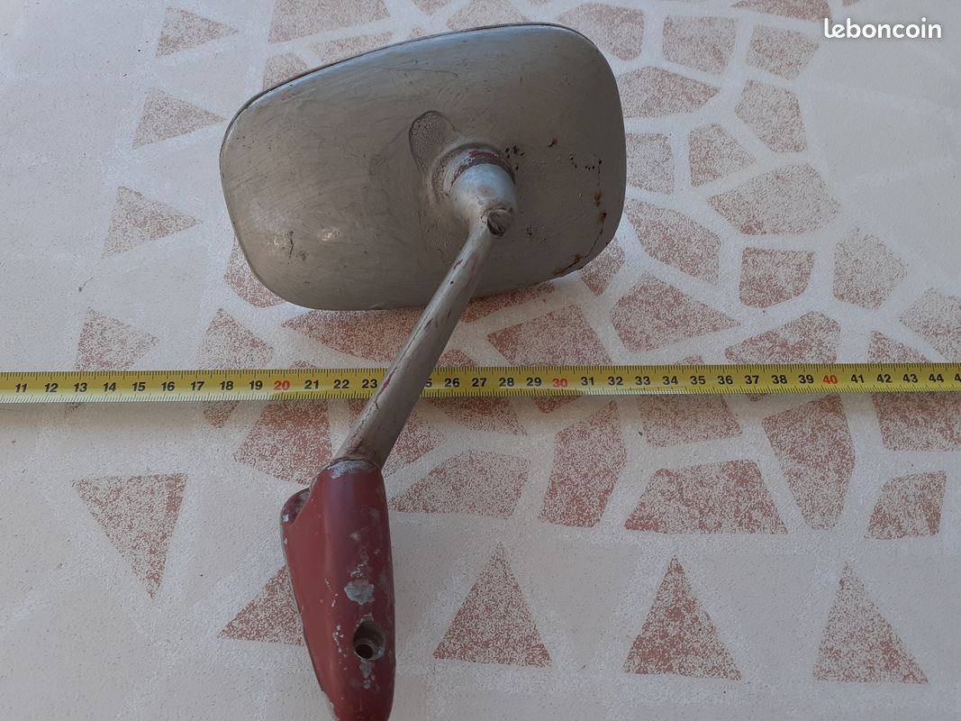 Rétroviseur de voiture ancienne (image 3)
