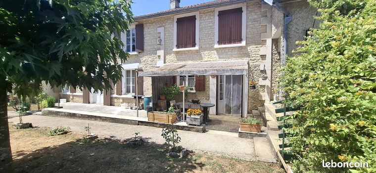 Maison 10 pièces 223 m²