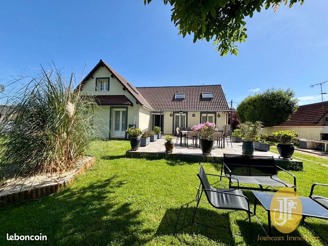 Maison 7 pièces 120 m² · à La Chapelle-Longueville · 120 m² · 378 000 €