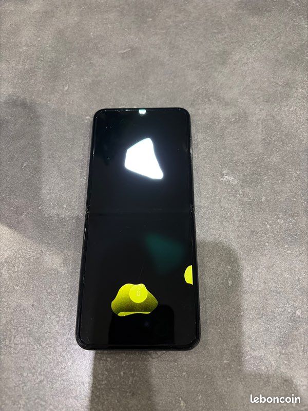 Samsung Z Flip 4 – Fonctionne – Écran HS – Pour réparation / bricoleur (image 2)
