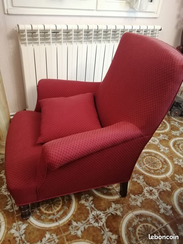 Fauteuil en tissu entierement refait avec une housse de protection (image 3)