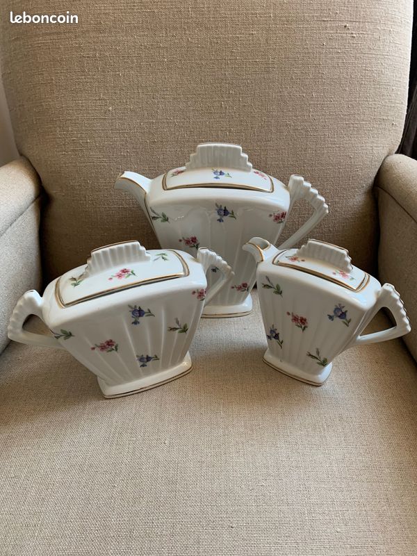 Ancienne Théière et sucrier en porcelaine avec décor du XVIIIième; Début XXième - Arts de la table