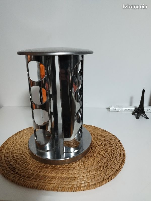 Étagère à épices rotative en acier inoxydable

4x4 (image 5)