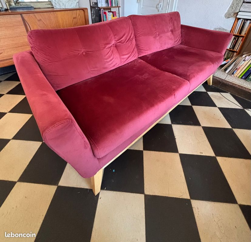 Canapé velours rouge 3 places style scandinave (image 8)