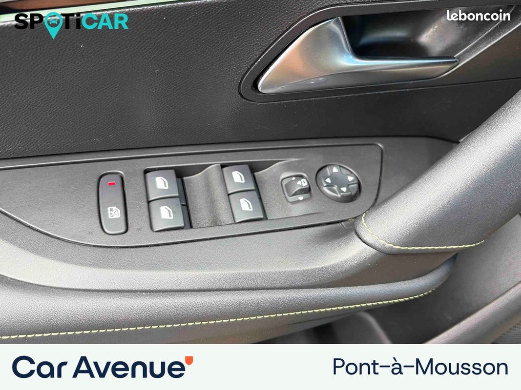PEUGEOT 2008 PureTech 130 S&S EAT8 GT (image 20)