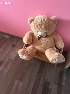 Grand ours en peluche (image 1)