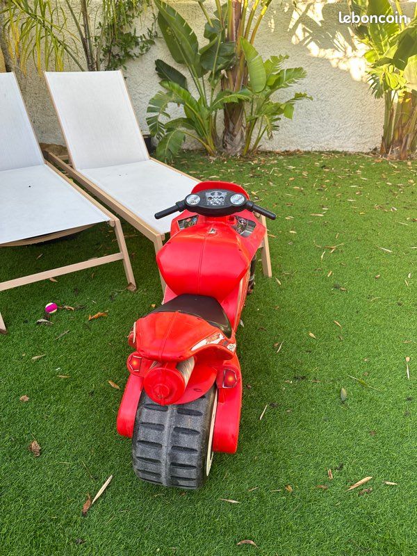 Grande moto rouge porteur (image 4)