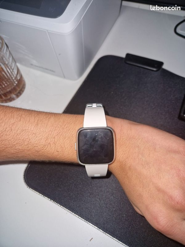 Montre connectée Fitbit versa lite édition (image 2)