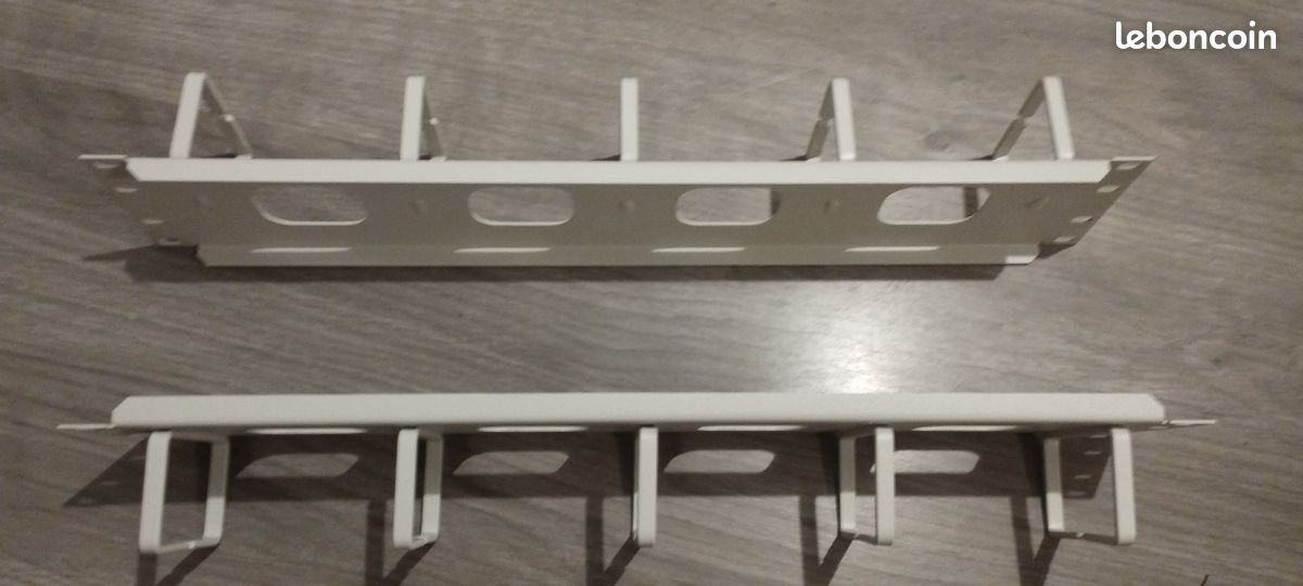 Lot de 2 Panneaux passe-fils 19" LEGRAND - 2 U - 2 axes - 0 332 45 (image 1)