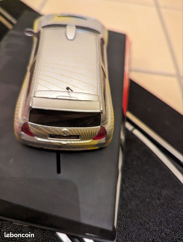 Voiture circuit ninco clio (image 2)