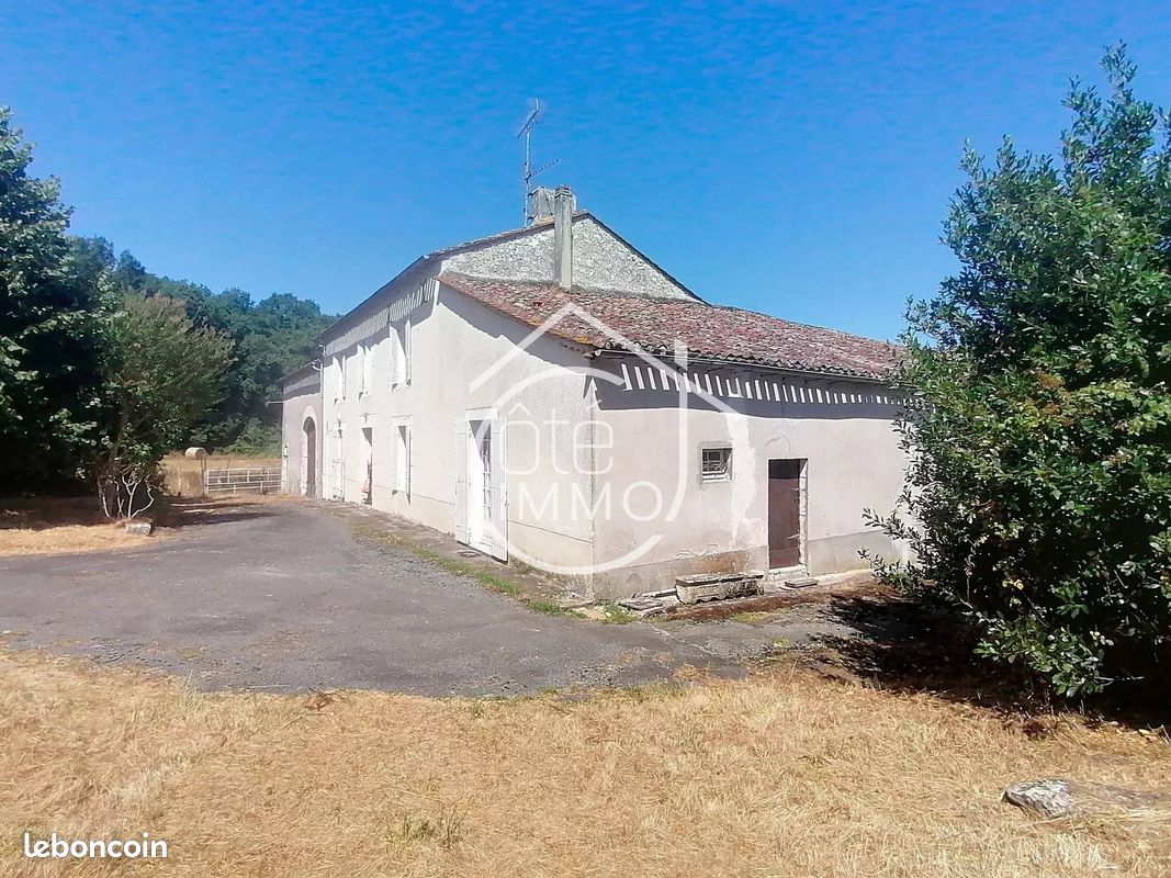 Maison 10 pièces 269 m² à Nastringues