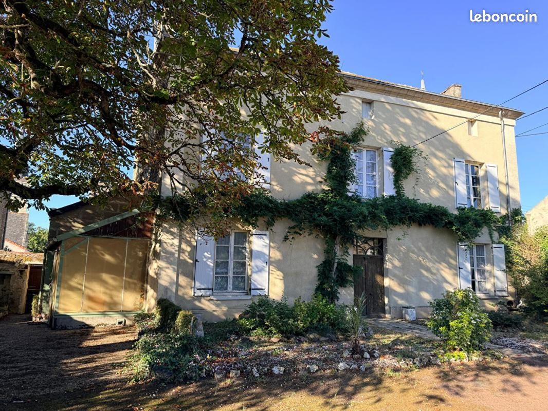 Maison 6 pièces 152 m² · à Doué-en-Anjou · 152 m² · 190 000 €