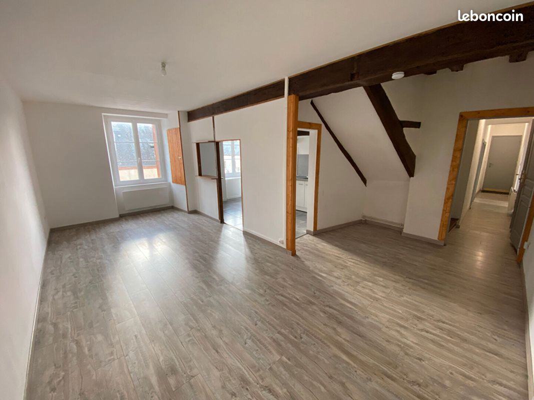 Appartement 3 pièces 80 m² · à La Chapelle-d'Angillon · 80 m² · 453 €/mois