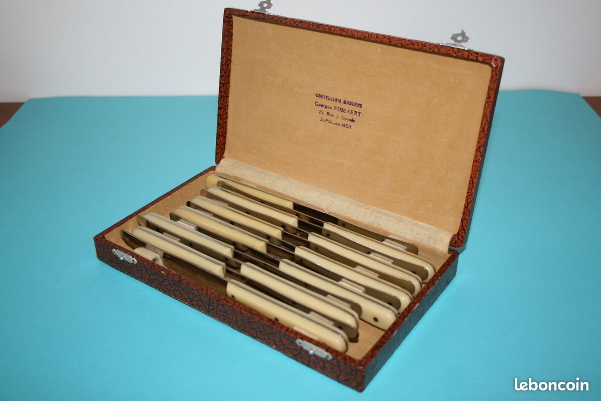 12 Couteaux de diner estampillé Gembloux (Belgique) avec sa boite (image 3)