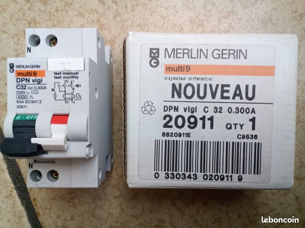 Disjoncteur différentiel merlin guérin C32 0.300A ref 20911 (image 1)