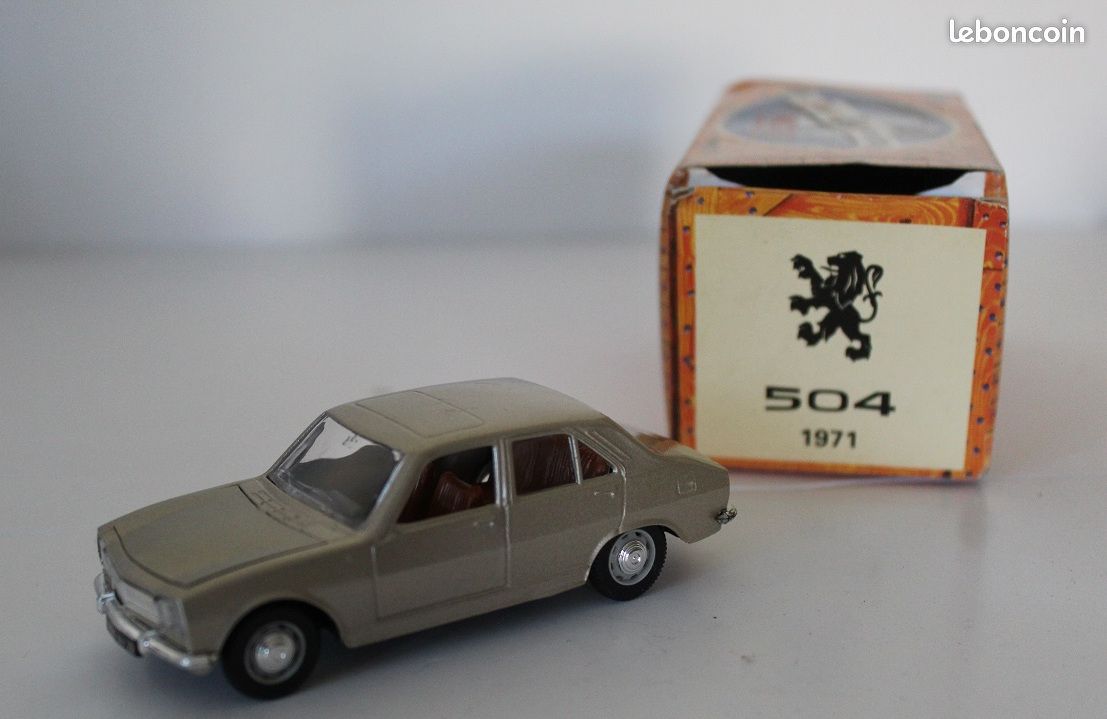 Peugeot 504 coupé de 1969 rouge 1/43 Norev - Collection