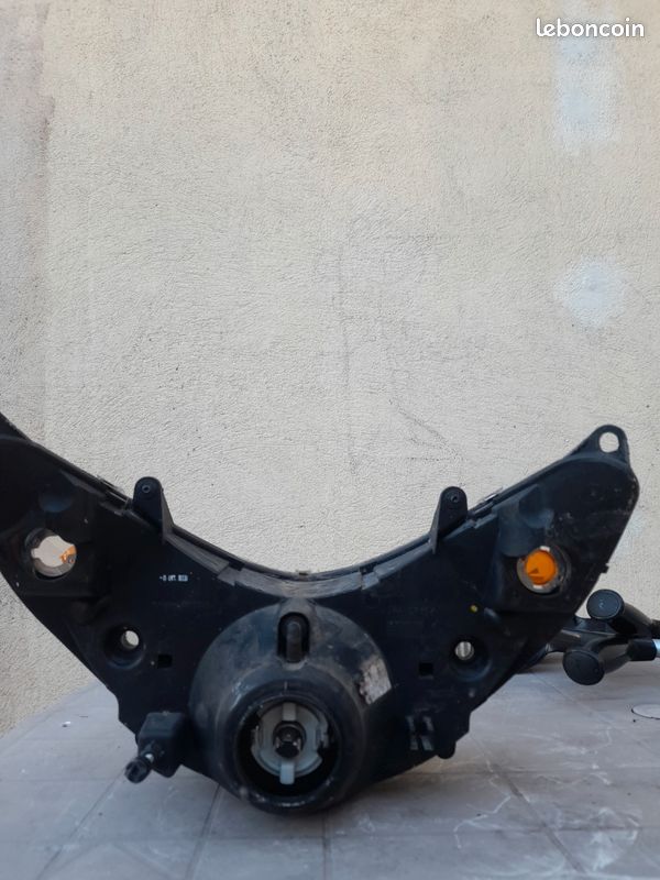 Phare avant peugeot elystar (image 2)