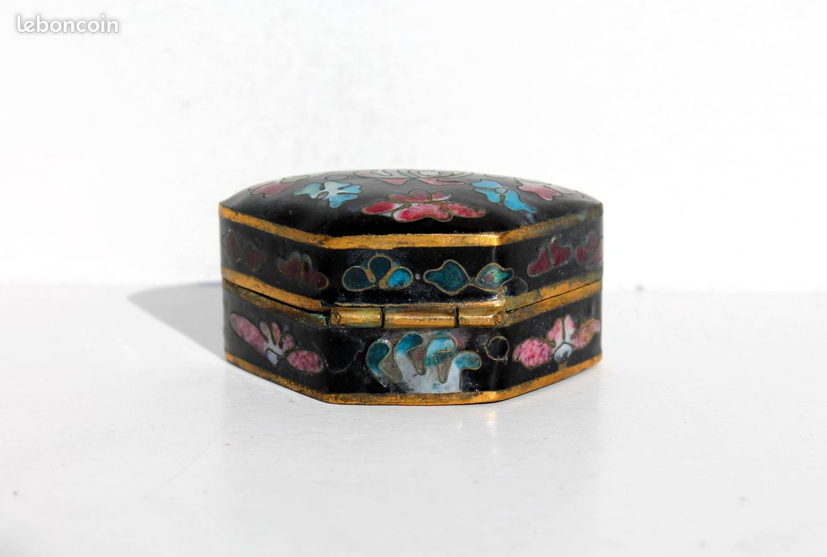 Ancienne petite boite à pilule / bijoux, en porcelaine, chinois / China
