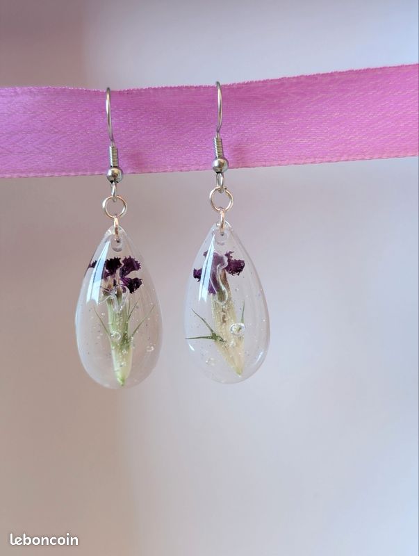 Boucles d'oreilles réaliser à partir de petits œillets séchés (image 2)