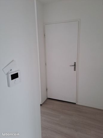 https://img.leboncoin.fr/api/v1/lbcpb1/images/fb/ea/f1/fbeaf14fd45f421e5bf0e2d1f482a886e5f01306.jpg?rule=ad-image