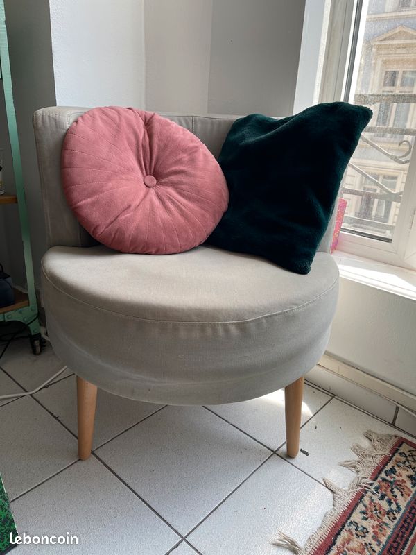 Fauteuil gris et bois (image 1)