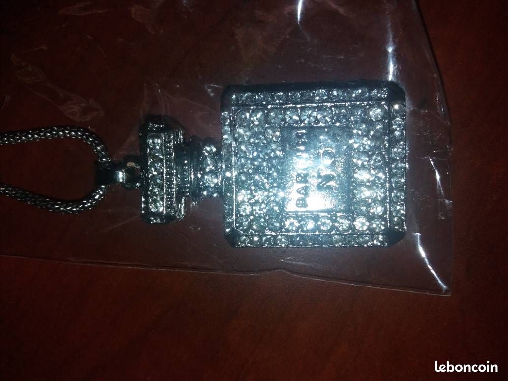 Pendentif forme parfum (image 1)