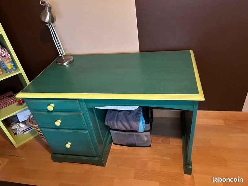 Bureau (image 1)