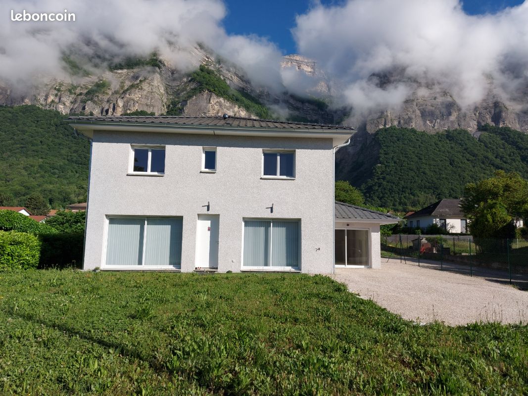 Maison 7 pièces 158 m² · à Crolles · 158 m² · 711 000 €