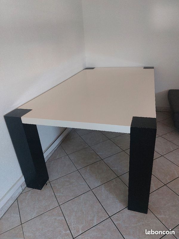 Table de salle à manger blanc laqué pied en bois (image 4)