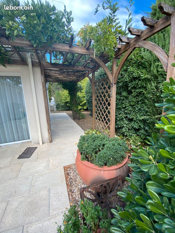 Maison 4 pièces 156 m² · à Saint-Hilaire-la-Palud · 156 m² · 269 000 €