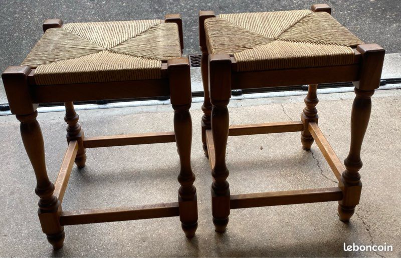 Lot table de salle à manger en chêne massif + 4 chaises et 2 tabourets (image 9)