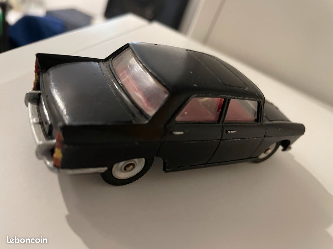 Collection Dinky Toys 404 Peugeot et sa boîte numéro 553 - Collection Collection Dinky Toys 404 Peugeot et sa boîte numéro 553 - Collection