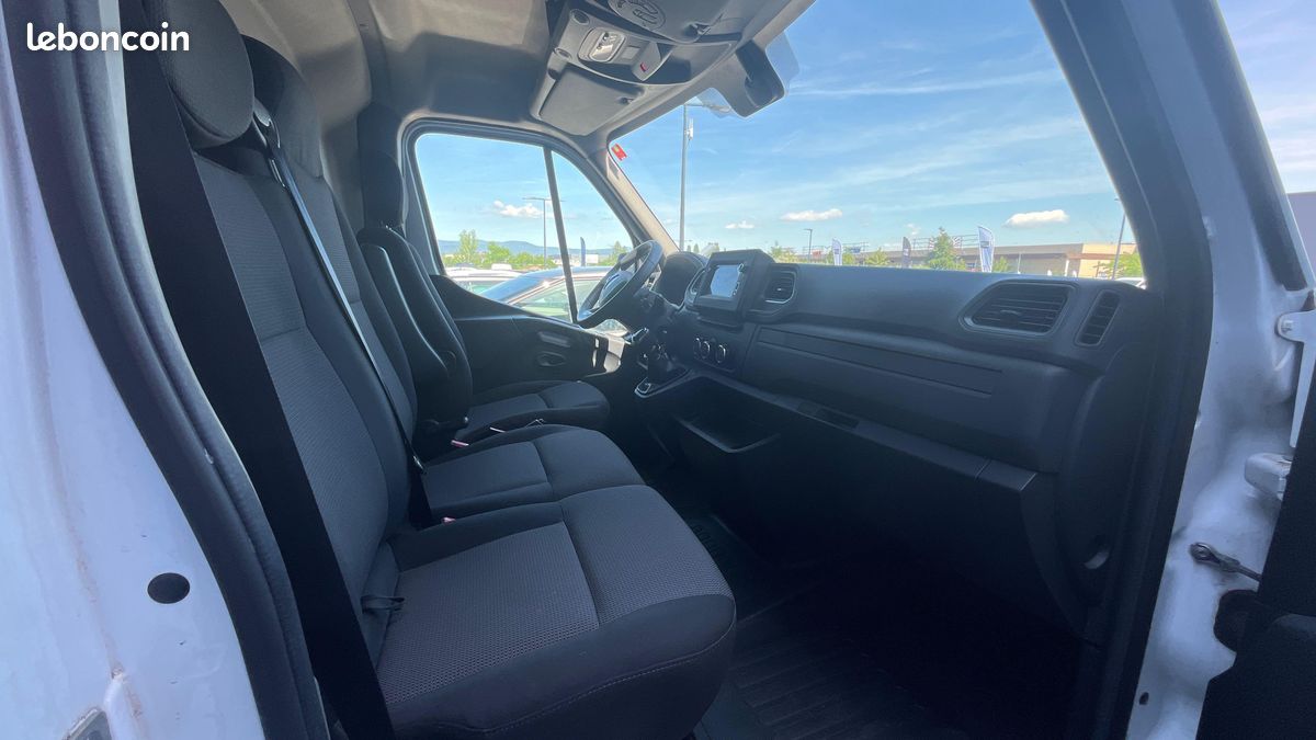 Renault master fourgon l2h2 blue dci 135 grand confort (image 36)