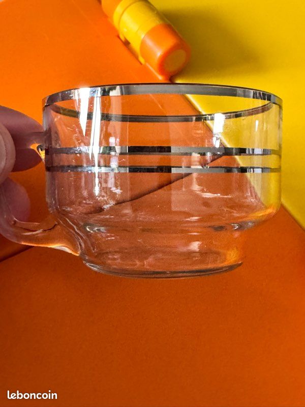 Lot De 12 Tasses à Café Vintage En Verre De Bohême - Tchécoslovaquie, 25cl, Incolores Avec Pastilles Irisées