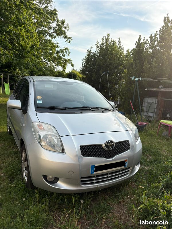 Toyota Yaris 2 (image 1)