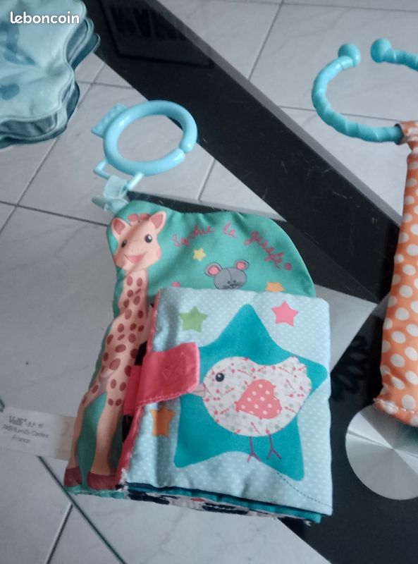 Lot livres tissu et plastique bébé (image 2)