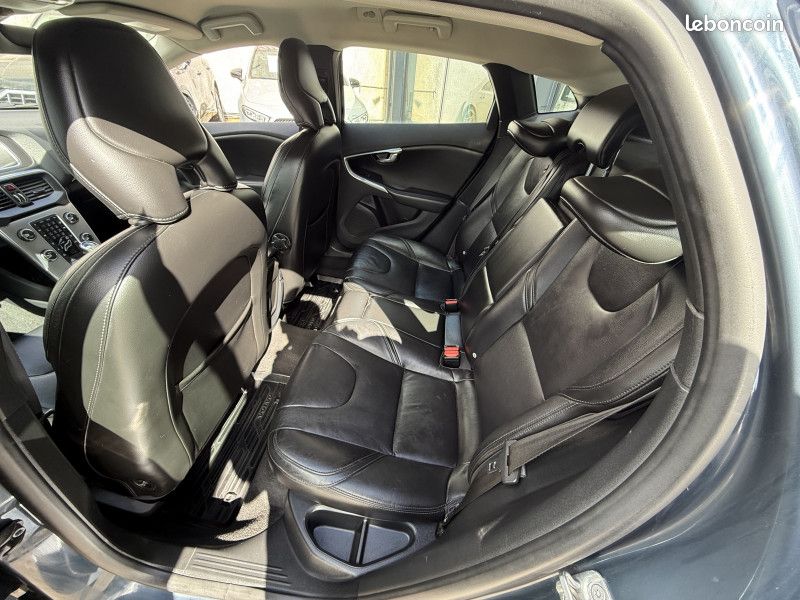 Volvo V40 T3 152CH INSCRIPTION GEARTRONIC (image 12)