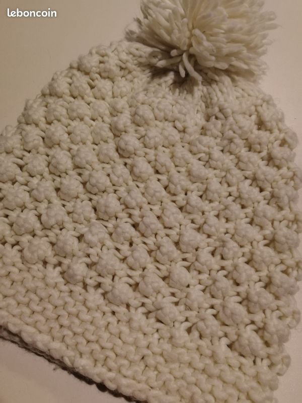 Très joli bonnet en maille style tricotées (image 5)