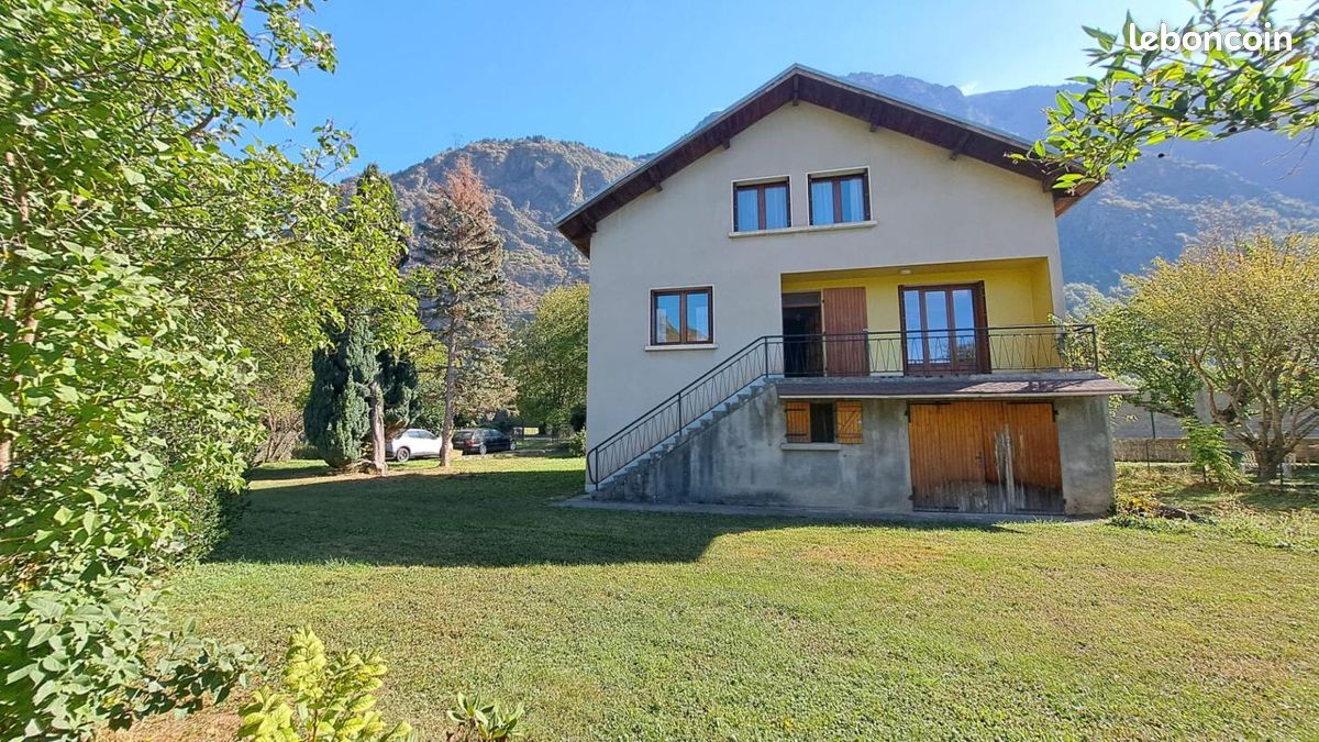 Maison 8 pièces 122 m² · à Entraigues · 122 m² · 195 000 €