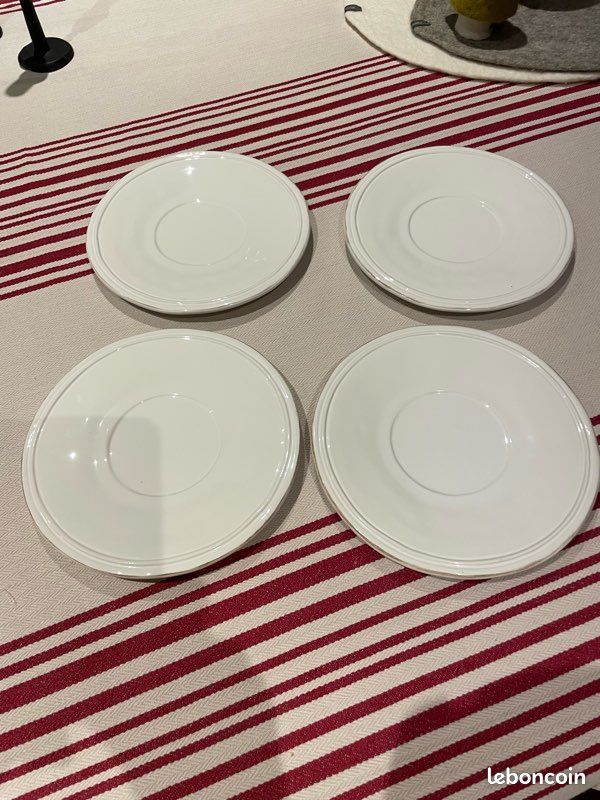 4 assiettes neuves blanches Athezza (image 1)