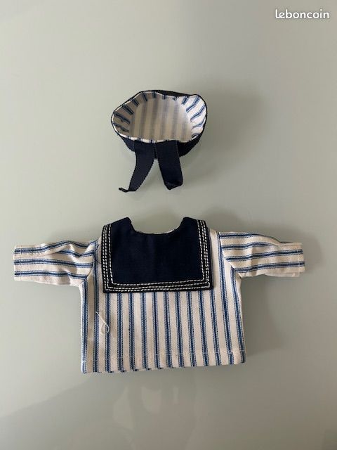 Vêtements de poupée 27cm - France