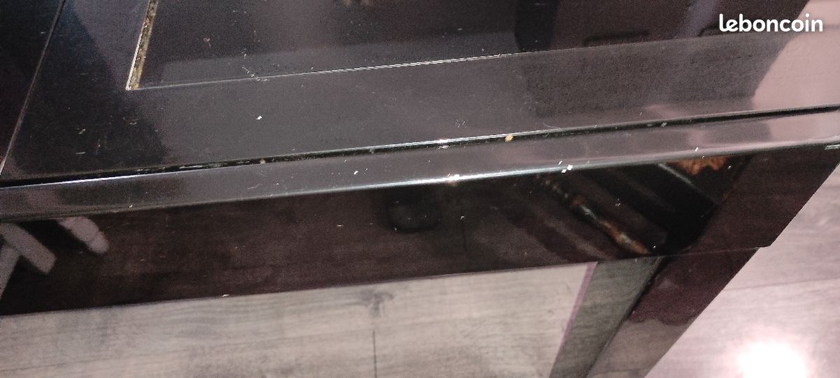 Table (image 3)