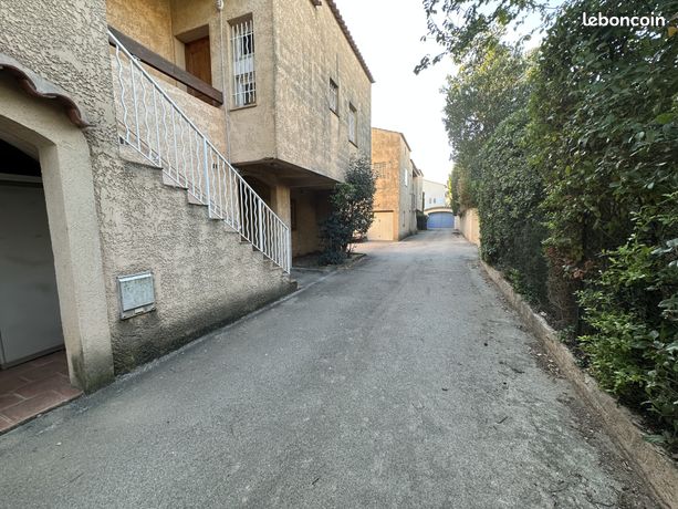 https://img.leboncoin.fr/api/v1/lbcpb1/images/fb/fe/91/fbfe918aefa2604798dacce3c3067a5236a6bc29.jpg?rule=ad-image