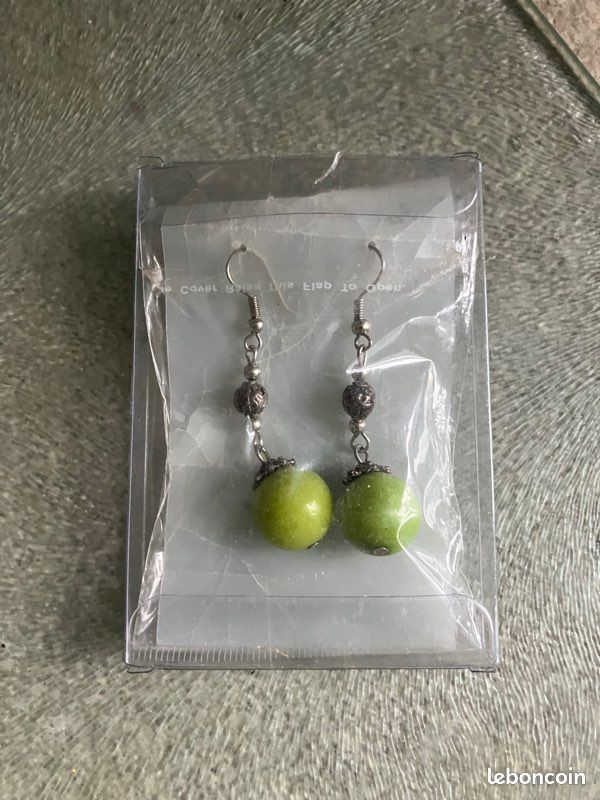 Boucles D'oreilles Vintage En Métal Argenté Avec Pierres Vertes - Style Années 70/80 - Occasion